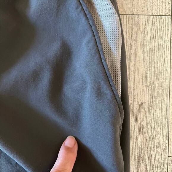 The North Face Men’s Flashdry Running Shorts Athletic Grey measures 32x7” - Picture 8 of 12